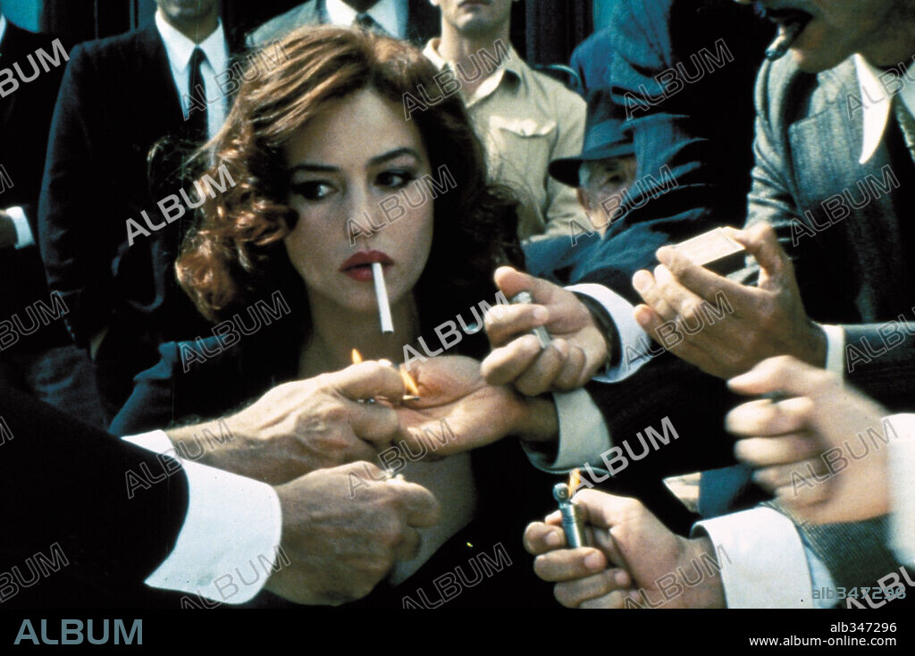 MONICA BELLUCCI in DER ZAUBER VON MALÈNA, 2000 (MALENA), unter der Regie von GIUSEPPE TORNATORE. Copyright MEDUSA FILM/MIRAMAX FILMS.