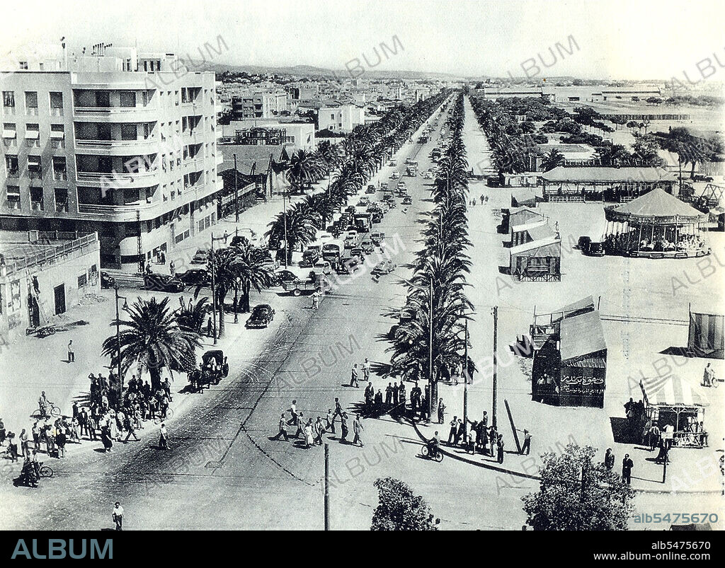 Avenue Mohamed V à Tunis en 1942  .