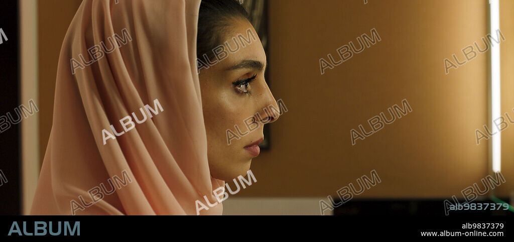 MELINA BENLI en SONNE, 2022, dirigida por KURDWIN AYUB. Copyright ULRICH SEIDL FILM PRODUKTION GMBH.