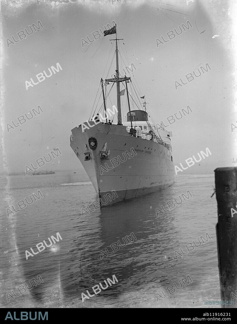 S.S. Kronprins Frederik - Harwick . 1 January 1946.