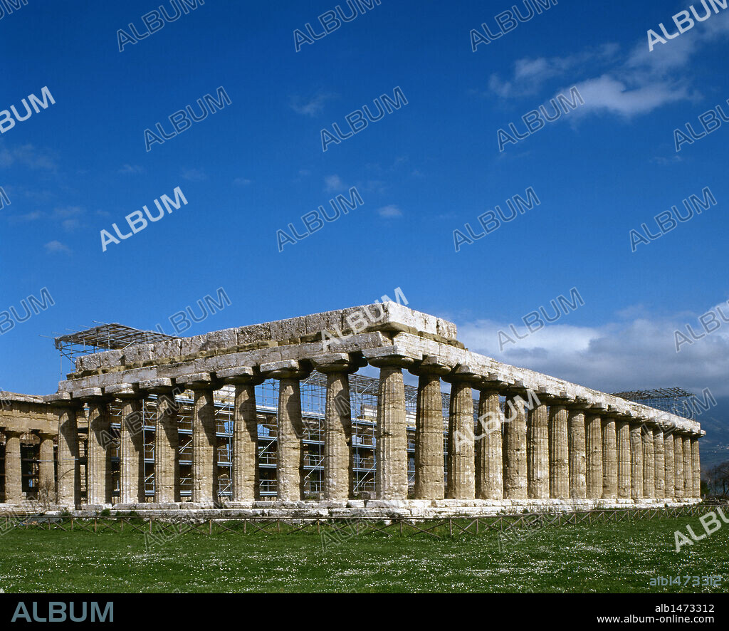 Magna Grecia. Paestum. Templo de Hera I o la Basílica. De estilo dórico, datado h. 550 a.C. Fachada Este. Campania, Italia. Patrimonio de la Humanidad.