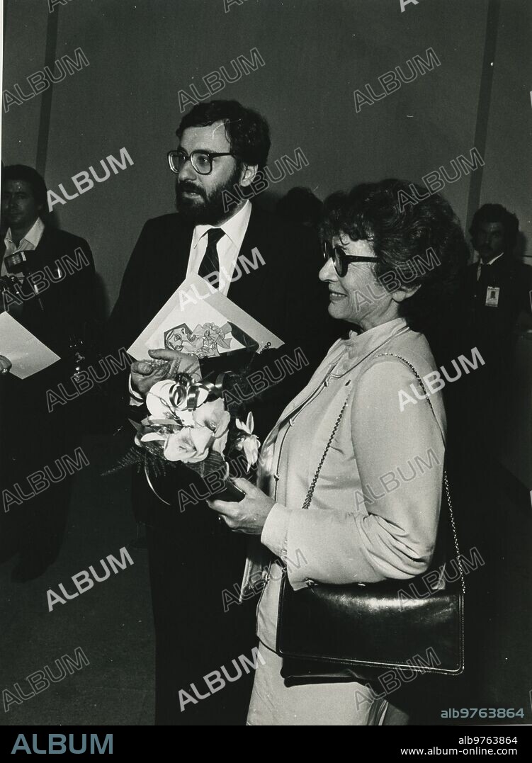 Madrid, 06/03/1982. Jaqueline, widow of Pablo Picasso, together with Javier Solana at the Guernica exhibition.