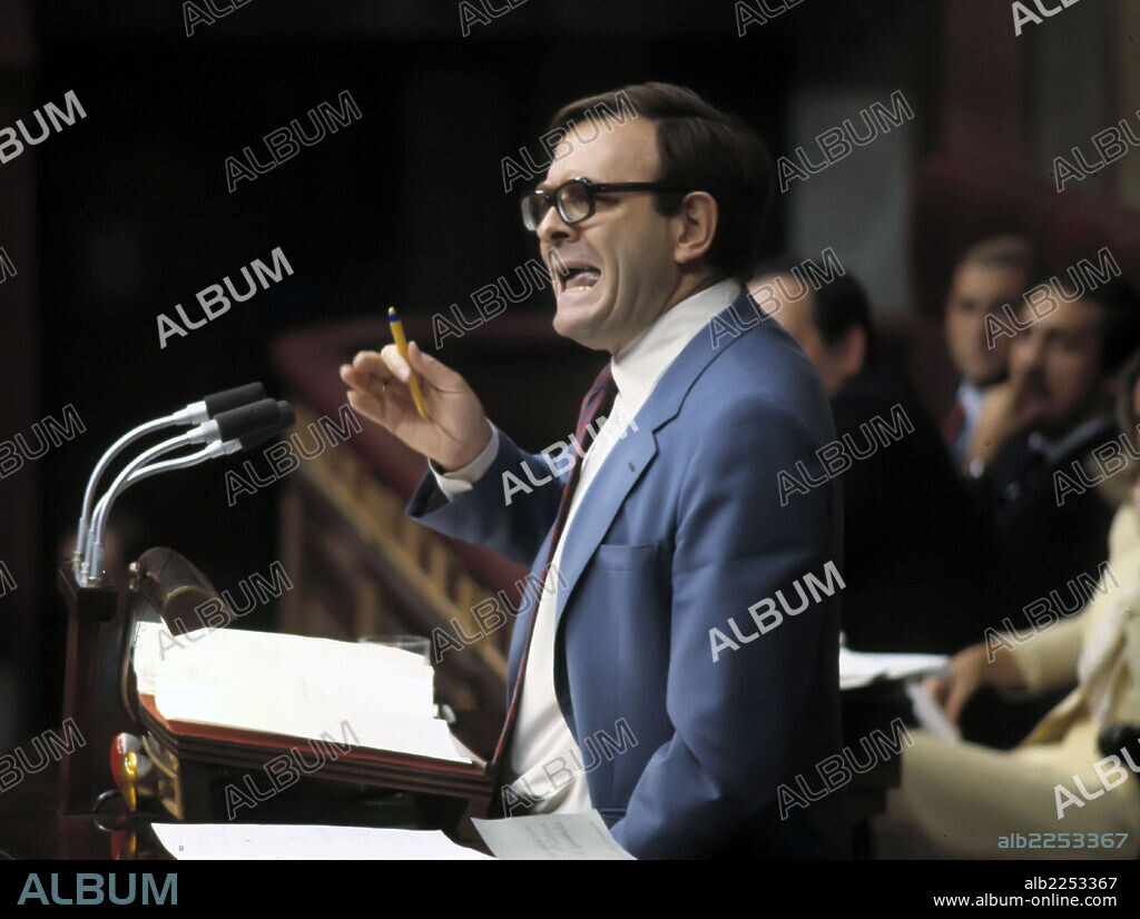 RAMON TAMAMES. ECONOMISTA Y POLITICO ESPAÑOL. 1933-. FOTO EN EL CONGRESO DE DIPUTADOS AÑO 1979.