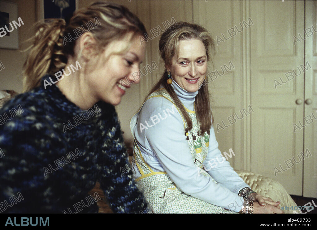 CLAIRE DANES and MERYL STREEP in THE HOURS, 2002, directed by STEPHEN DALDRY. Copyright PARAMOUNT PICTURES.