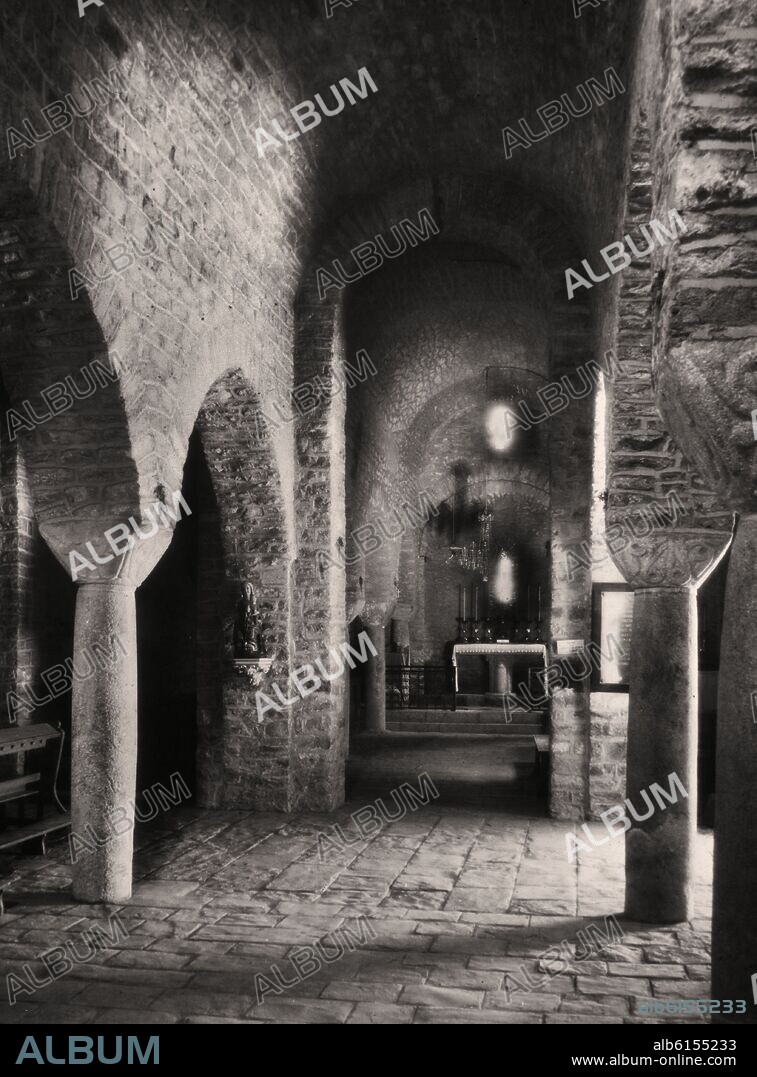 INTERIOR DE LA IGLESIA DEL MONASTERIO DE SAN MARTIN DEL CANIGO CONSTRUIDO EN EL SIGLO XI Y DESTRUIDO EN 1483 POR UN TERREMOTO-RECONSTRUIDO EN EL S XX.