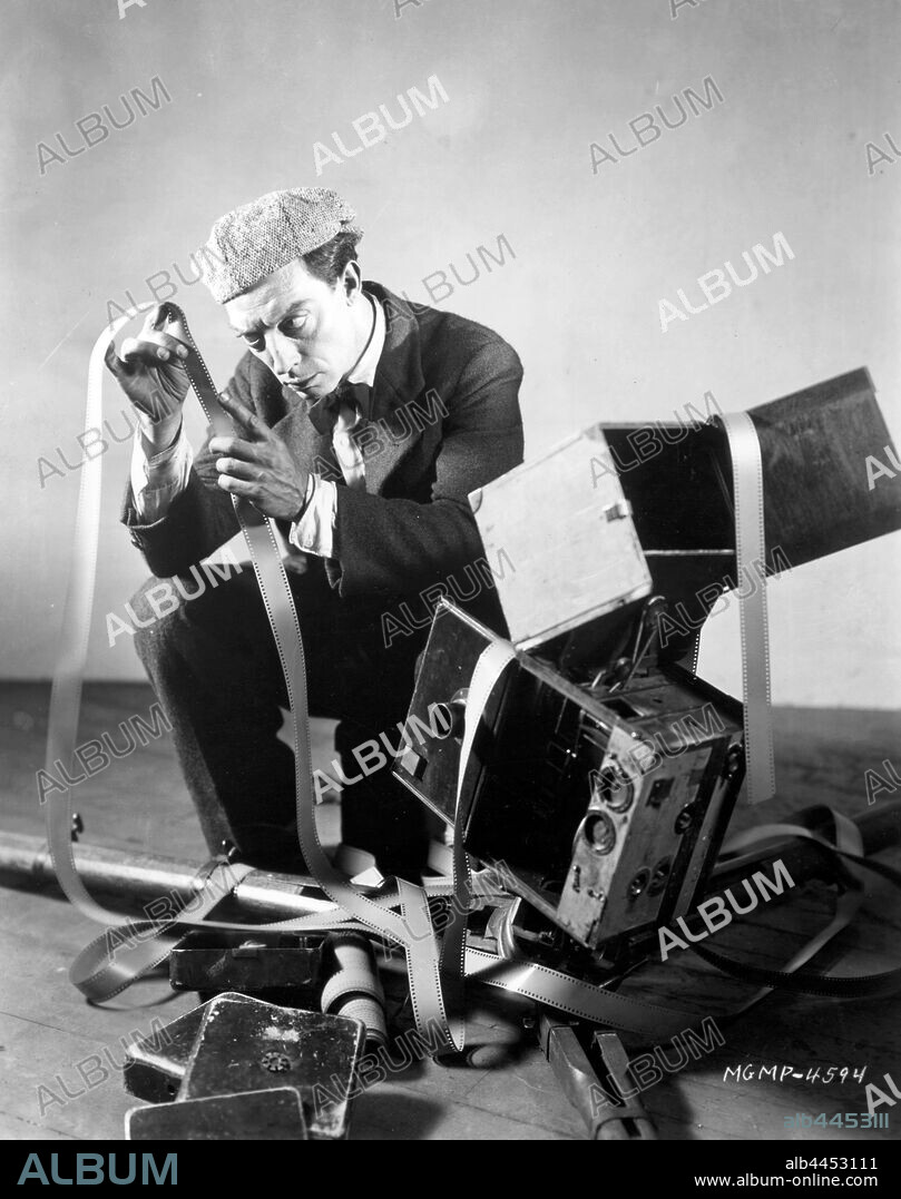 BUSTER KEATON in THE CAMERAMAN, 1928, directed by EDWARD