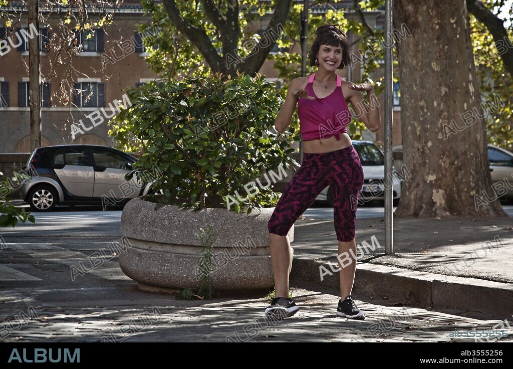 VERONICA ECHEGUI en DÉJATE LLEVAR, 2017 (LASCIATI ANDARE), dirigida por FRANCESCO AMATO. Copyright CATTLEYA/RAI CINEMA.