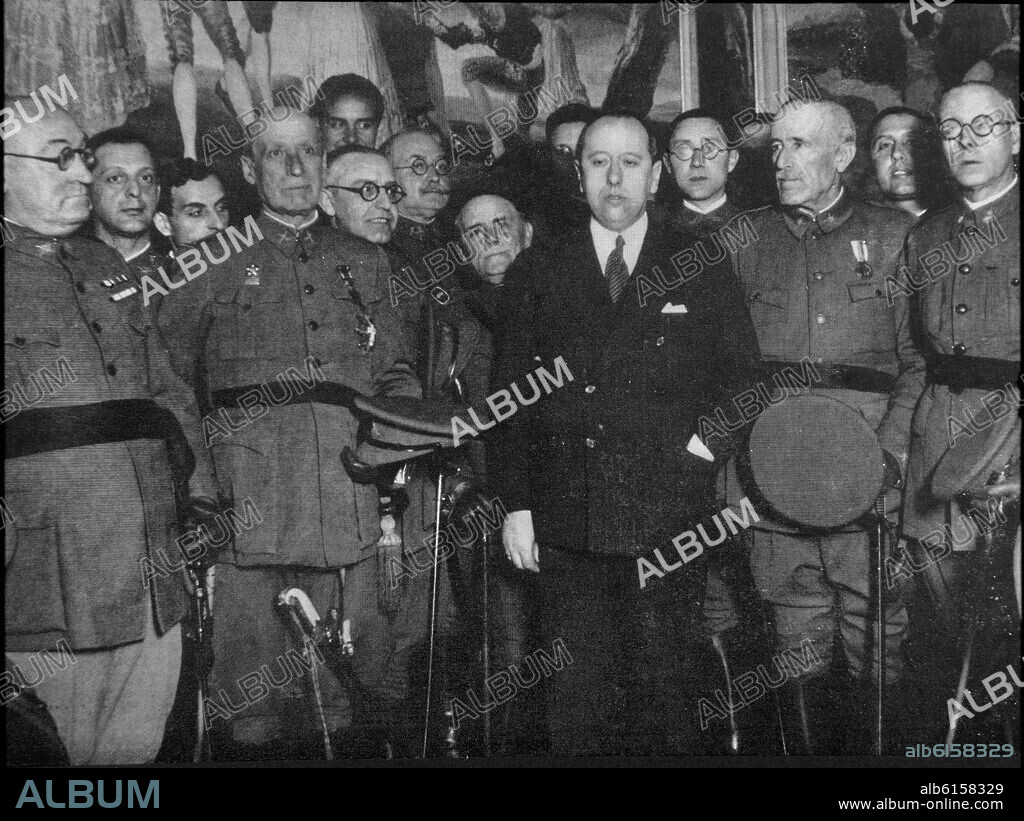 TOMA DE POSESION DE JOSE MARIA GIL ROBLES COMO MINISTRO DE LA GUERRA EN 1935.