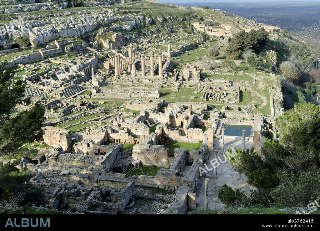 Overview, Cyrene, UNESCO World Heritage Site, Libya, North Africa, Africa.