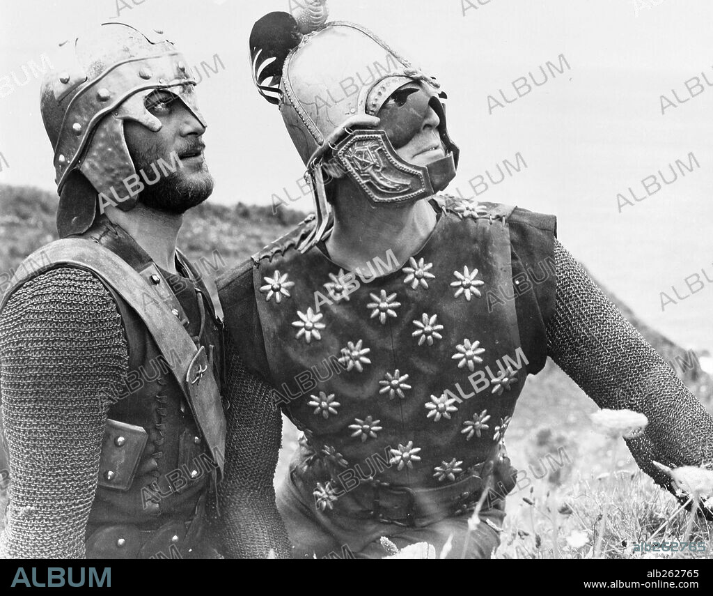 KIRK DOUGLAS and TONY CURTIS in THE VIKINGS, 1958, directed by RICHARD FLEISCHER. Copyright BRYNA PRODUCTION/UNITED ARTISTS.