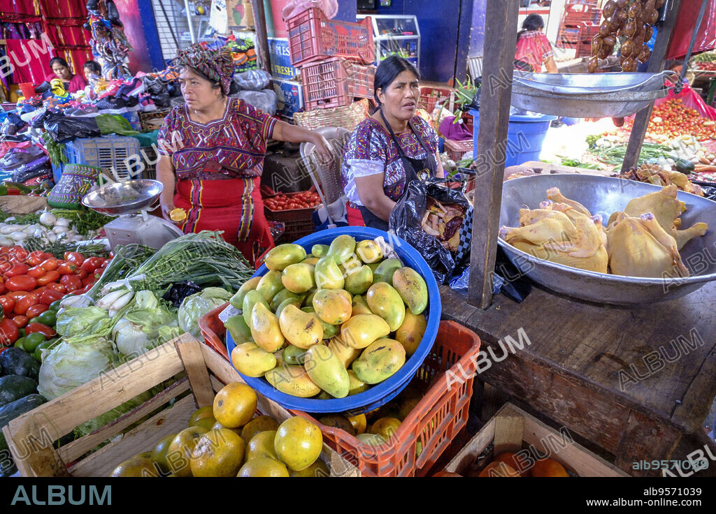 Traditional market, Nebaj, Quiché Department, Guatemala, Central America.
