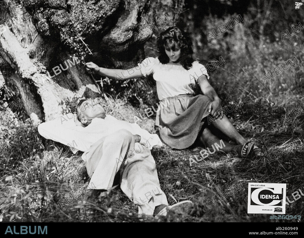 CATHERINE ROUVEL and PAUL MEURISSE in LUNCH ON THE GRASS, 1959 (LE DEJEUNER SUR L'HERBE), directed by JEAN RENOIR.
