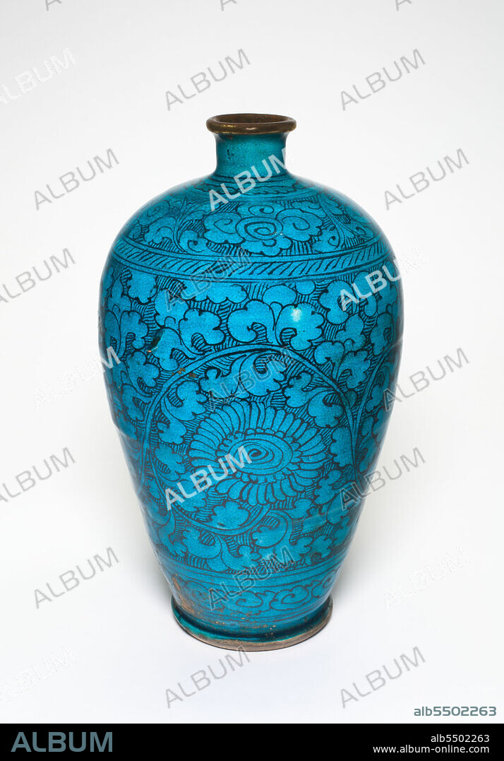 Vase with Flowers and Vines, Ming dynasty (1368-1644).