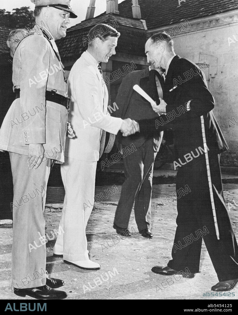 Duke Greets War Veteran -- Nassau - The Duke of Windsor, Governor of the Bahama Islands, (center) greeting one of the British great War Veterans at his recent inspection of the Bahamas Ex-Service Men's Association in Nassau. At left is Lieut. Colonel Lindop, Commandant of the Nassau Home defense corps. September 18, 1940. (Photo by ACME).