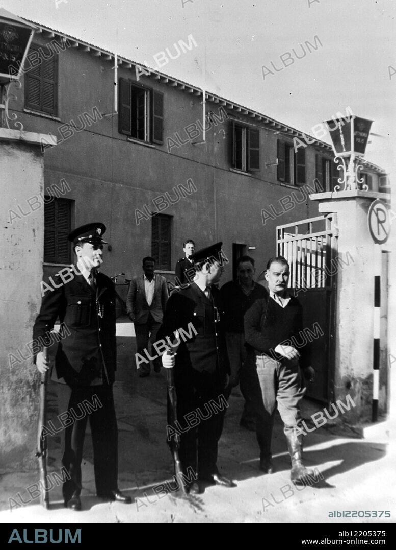 POLICE GUARD STATIONS IN NICOSIA, CYPRUS ;. 22 DECEMBER 1963.