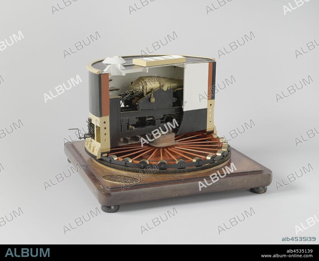 Model of a cross-section through an armored turret Model or Half a Gun Turret, Polychromed model of half a turret dome on complete turning circle, on floorboard. The turning circle has twenty-four rollers and a rack on the outside, the tower rotates with a mechanism with a crank on the outside. The armored walls of the tower are indicated by paint, there are grilles on top, inside it has a floor on which the metal sliding carriage with cannon. The cannon is a model of a 23 cm Armstrong front loader. The carriage is provided with a braking device for the molecule. Scale 1:50 (scale on model), Prince Hendrik of the Netherlands (ship), Adriaan Rosel, Rijkswerf (Willemsoord), 1868 - 1869, wood (plant material), brass (alloy), iron (metal), h 28.5 cm × w 40.3 cm × d 39.8 cm.