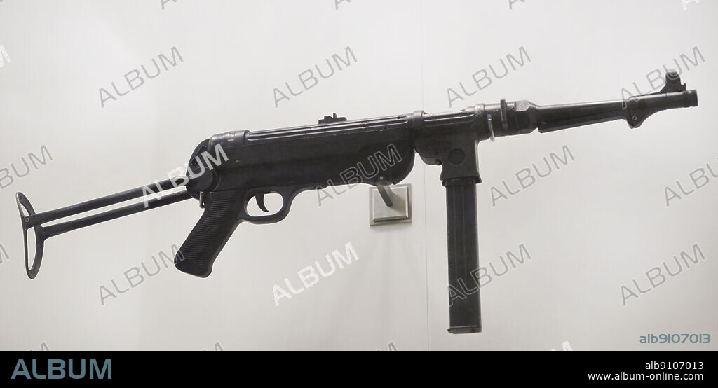 Subfusil Schmeiseer MP40, h. 1939. De fabricación alemana, fue diseñado por Heinrich Vollmer. Acero y caucho. Museo del Ejército. Toledo. España.