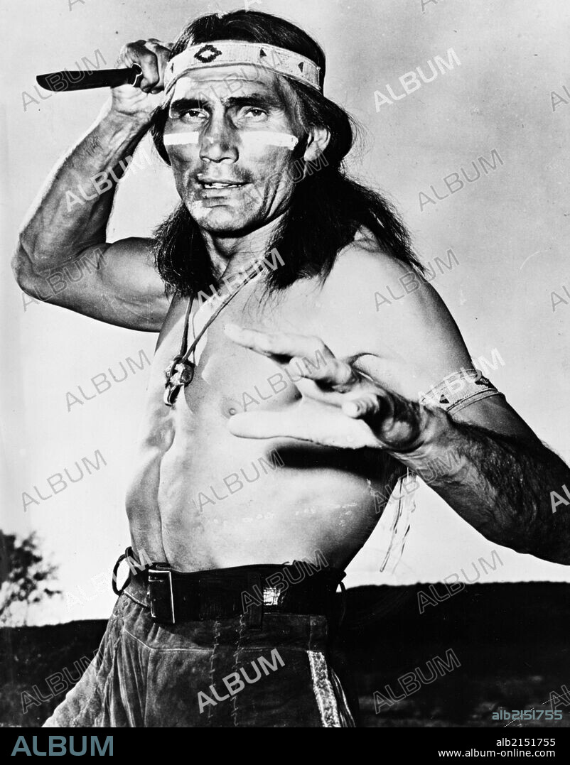 JACK PALANCE in ARROWHEAD, 1953, directed by CHARLES MARQUIS WARREN. Copyright PARAMOUNT PICTURES.