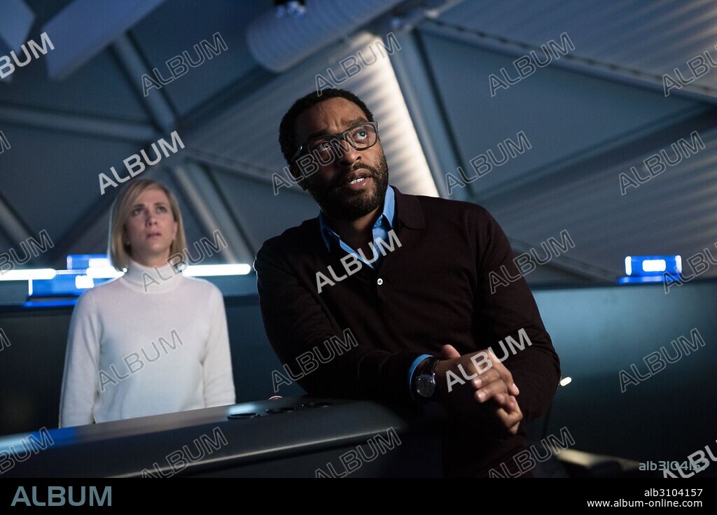 CHIWETEL EJIOFOR y KRISTEN WIIG en MARTE, 2015 (THE MARTIAN), dirigida por RIDLEY SCOTT. Copyright GENRE FILMS/INTERNATIONAL TRADERS/MID ATLACTIC FILD/20TH CEN.