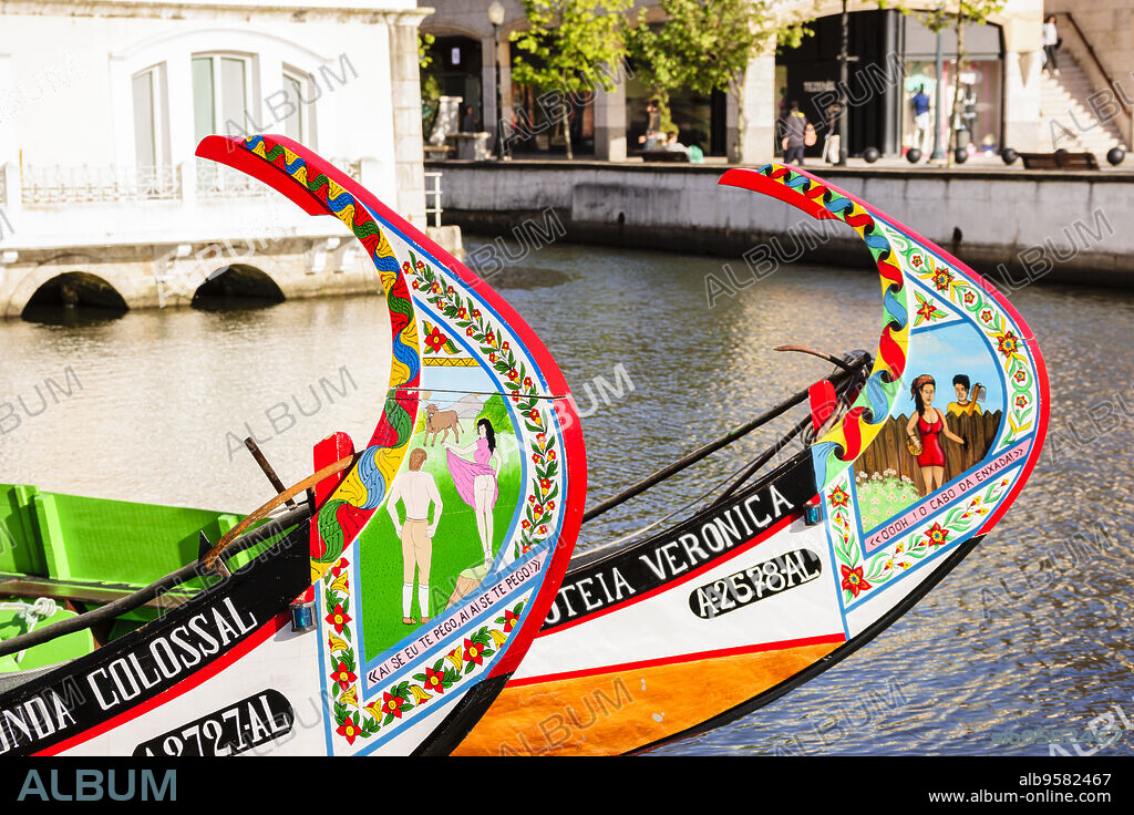 proas de Moliceiros decoradas, canal central,Aveiro, Beira Litoral, Portugal, europa.