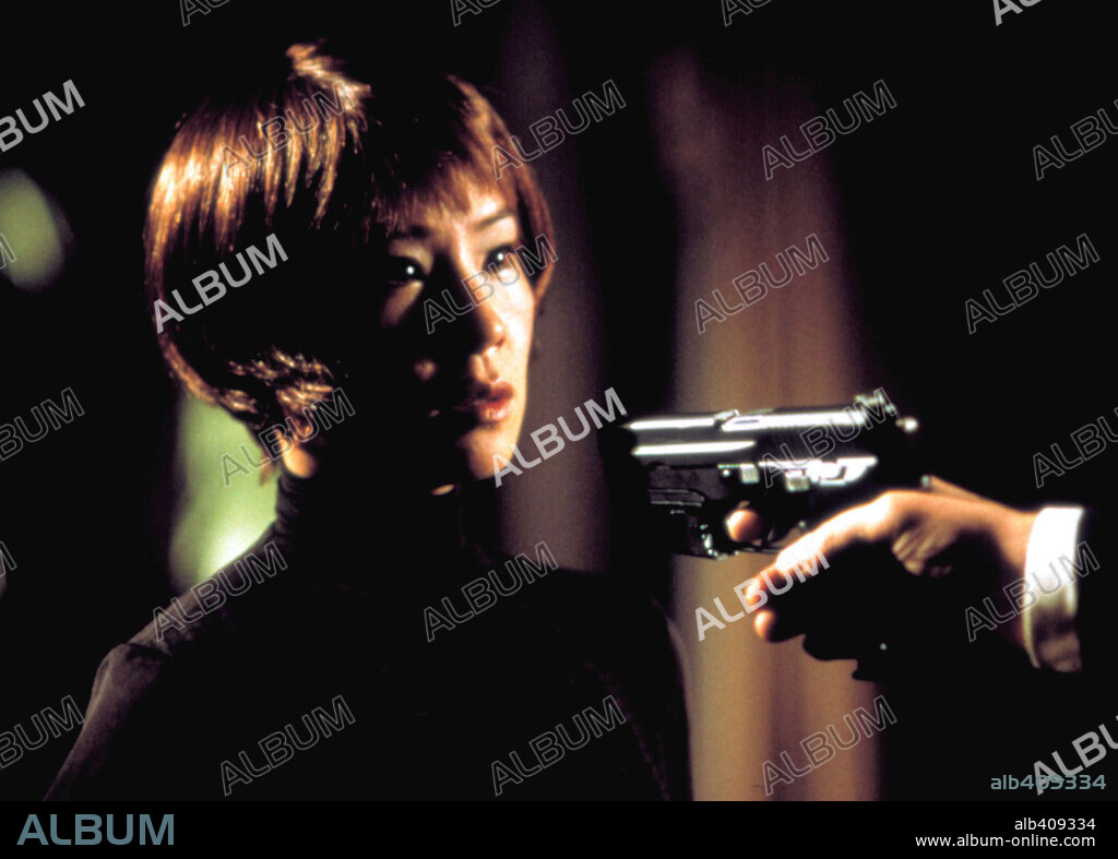 LUCY LIU in CYPHER, 2002, directed by VINCENZO NATALI. Copyright PANDORA CINEMA/GAYLORD FILMS/HEADSPACE.