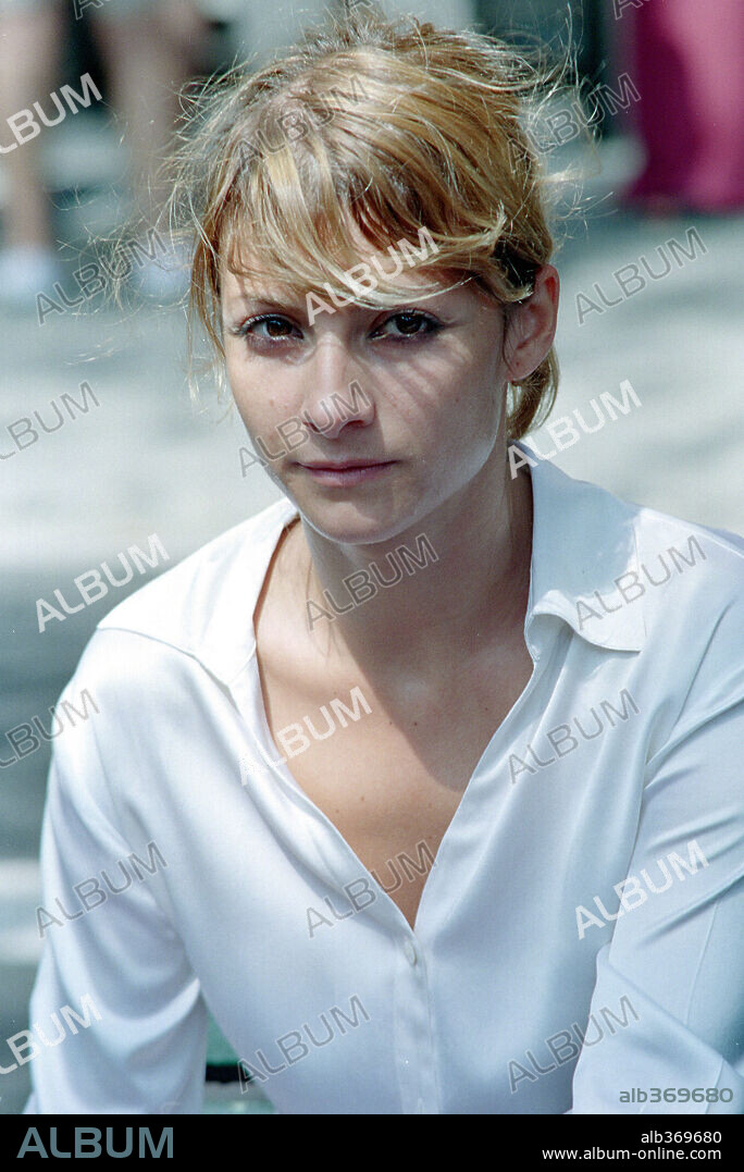 NAJWA NIMRI. 2001