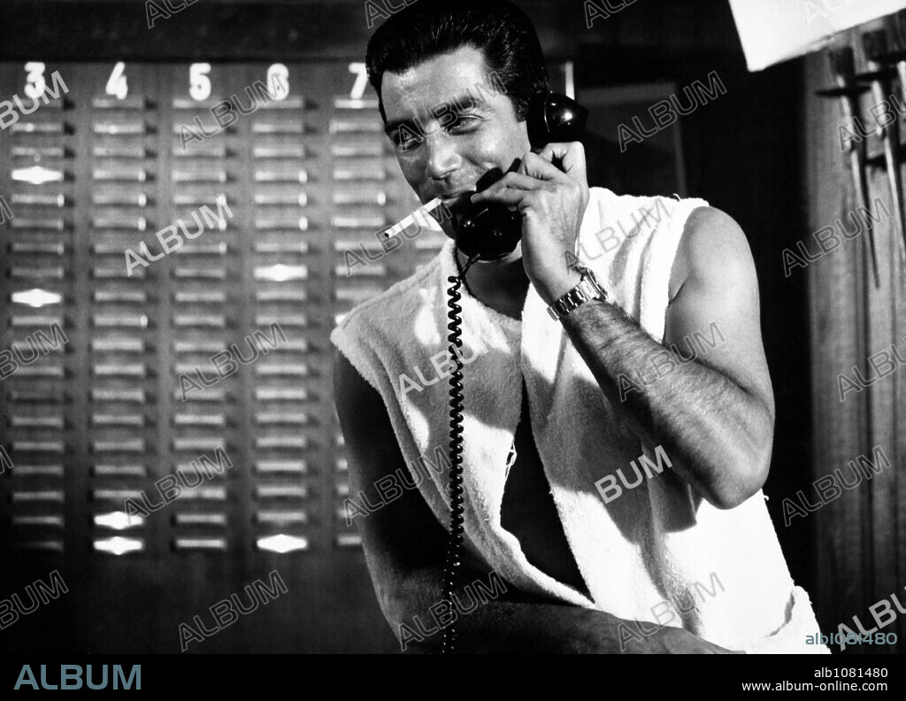 RAY DANTON in HELLO GLEN WARD, HOUSE DICK, 1968 (LLAMAN DE JAMAICA, MR. WARD), directed by JULIO SALVADOR. Copyright METHEUS FILM.