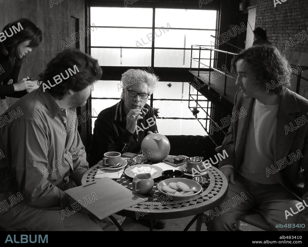 ALFRED MOLINA, JIM JARMUSCH et STEVE COOGAN dans COFFEE AND CIGARETTES, 2003, réalisé par JIM JARMUSCH. Copyright UNITED ARTISTS / JARMUSCH, JIM.