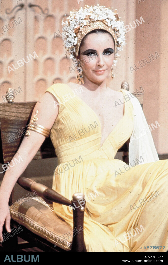 ELIZABETH TAYLOR en CLEOPATRA, 1963, dirigida por JOSEPH L. MANKIEWICZ. Copyright 20TH CENTURY FOX.