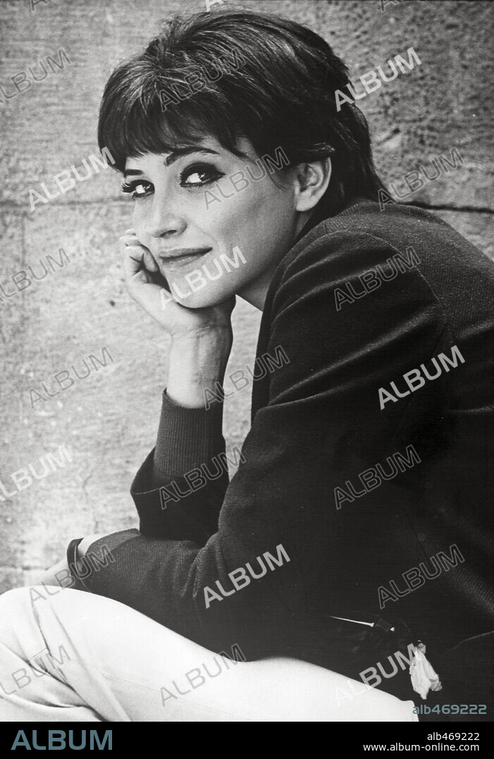 ANNA KARINA.