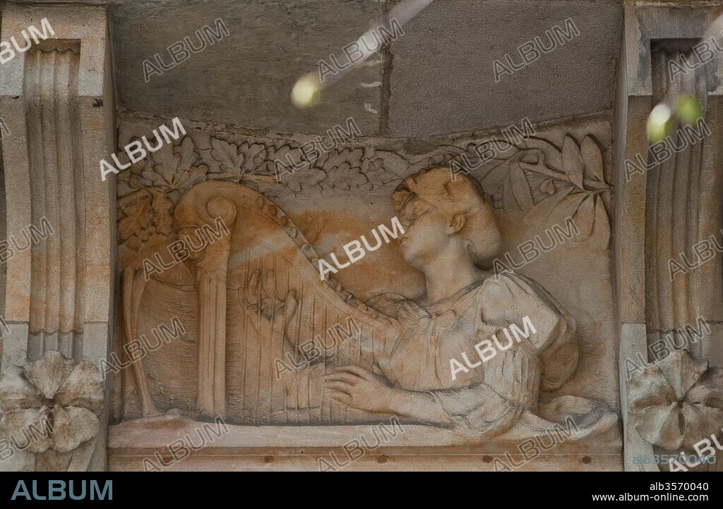 ALEXANDRE SOLER I MARCH and EUSEBI ARNAU I MASCORT. Alexandre Soler; Eusebi Arnau / "Allegory of Music", 1907-1909, Sculpture relief by Eusebi Arnau on the facade of the Heribert Pons House by architect Alexandre Soler.