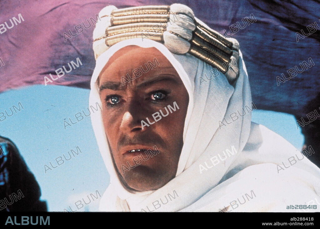 PETER O'TOOLE in LAWRENCE OF ARABIA, 1962, directed by DAVID LEAN. Copyright COLUMBIA PICTURES.