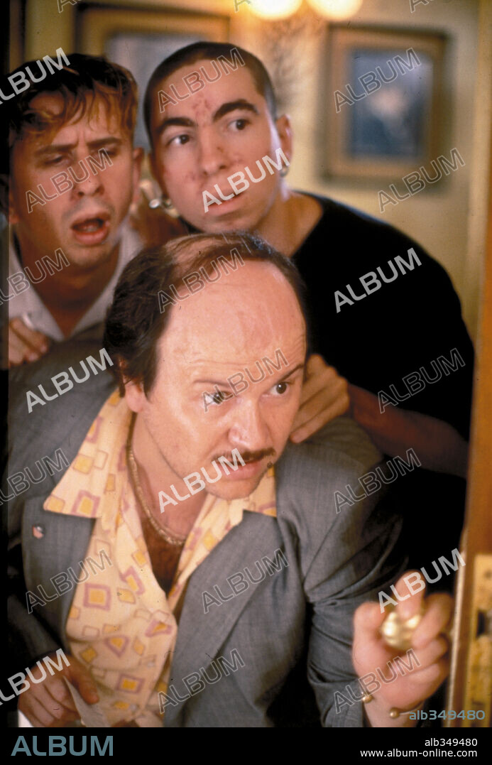 GABINO DIEGO y SANTIAGO SEGURA en TORRENTE 2: MISIÓN EN MARBELLA, 2001, dirigida por SANTIAGO SEGURA. Copyright AMIGUETES ENTERTAINMENT/LOLA FILMS.