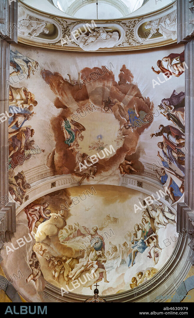 Basilica of S. Giustina, Chapel of the Blessed Sacrament: the basin of the apse and the vault. In the apsidal basin: "God among angels and apostles", the basin of the apse takes light from an opening hidden behind one of the figures It is an extraordinary scenographic effect,which is typical of the Baroque. In the vault, "Apostles in adoration of the Eucharist and Trinity". Frescoes by Sebastiano Ricci.