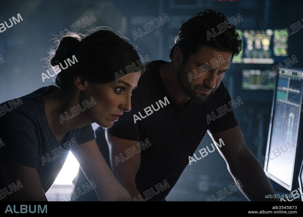 ALEXANDRA MARIA LARA y GERARD BUTLER en GEOSTORM, 2017, dirigida por DEAN DEVLIN. Copyright WARNER BROS/ELECTRIC ENT/JERRY BRUCKHEIMER/SKYDANCE MEDIA.