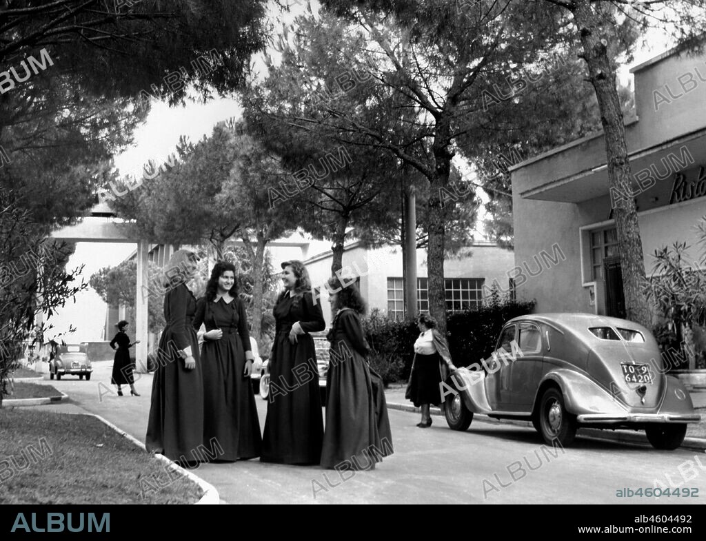 Italy. Lazio. roma. extras at Cinecittà. 1940.