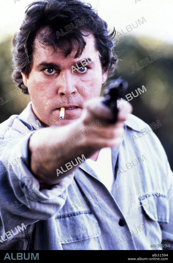 RAY LIOTTA in COP LAND, 1997, directed by JAMES MANGOLD. Copyright MIRAMAX / EMERSON, SAM.