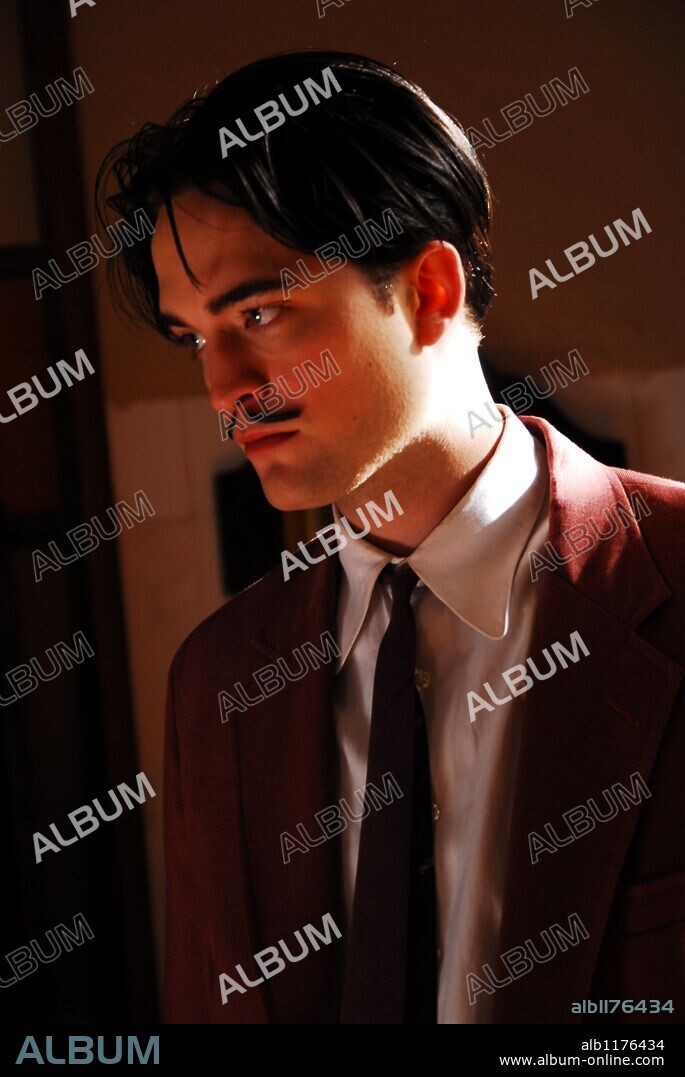 Dalí and ROBERT PATTINSON. ROBERT PATTINSON in LITTLE ASHES, 2008, directed by PAUL MORRISON. Copyright APT FILMS/ARIA FILMS/FACTOTUM BARCELONA SL/ MET FILM PROD.