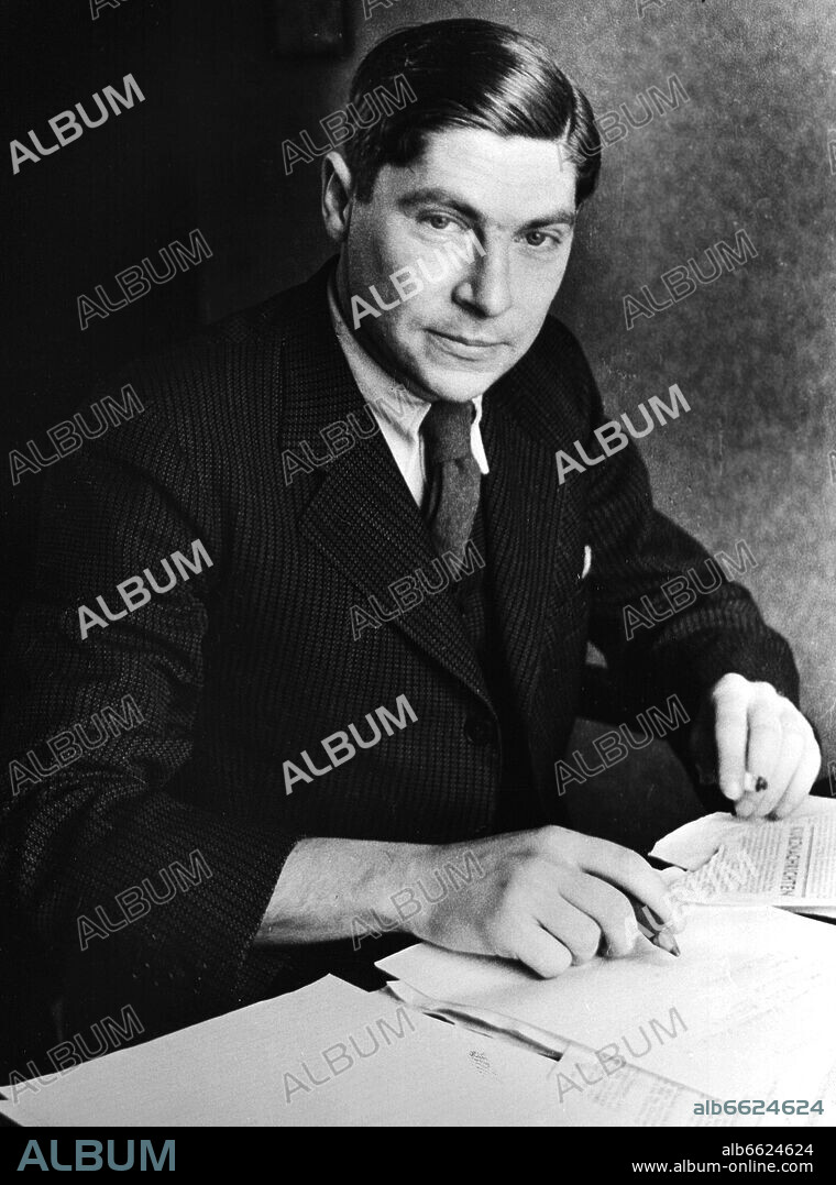 Author Arthur Koestler in 1937. Portrait by photographer Fred Stein (1909-1967) who emigrated 1933 from Nazi Germany to France and finally to the USA. 1937