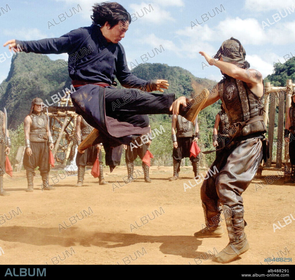 JACKIE CHAN en LA VUELTA AL MUNDO EN 80 DÍAS, 2004 (AROUND THE WORLD IN 80 DAYS), dirigida por FRANK CORACI. Copyright BUENA VISTA.