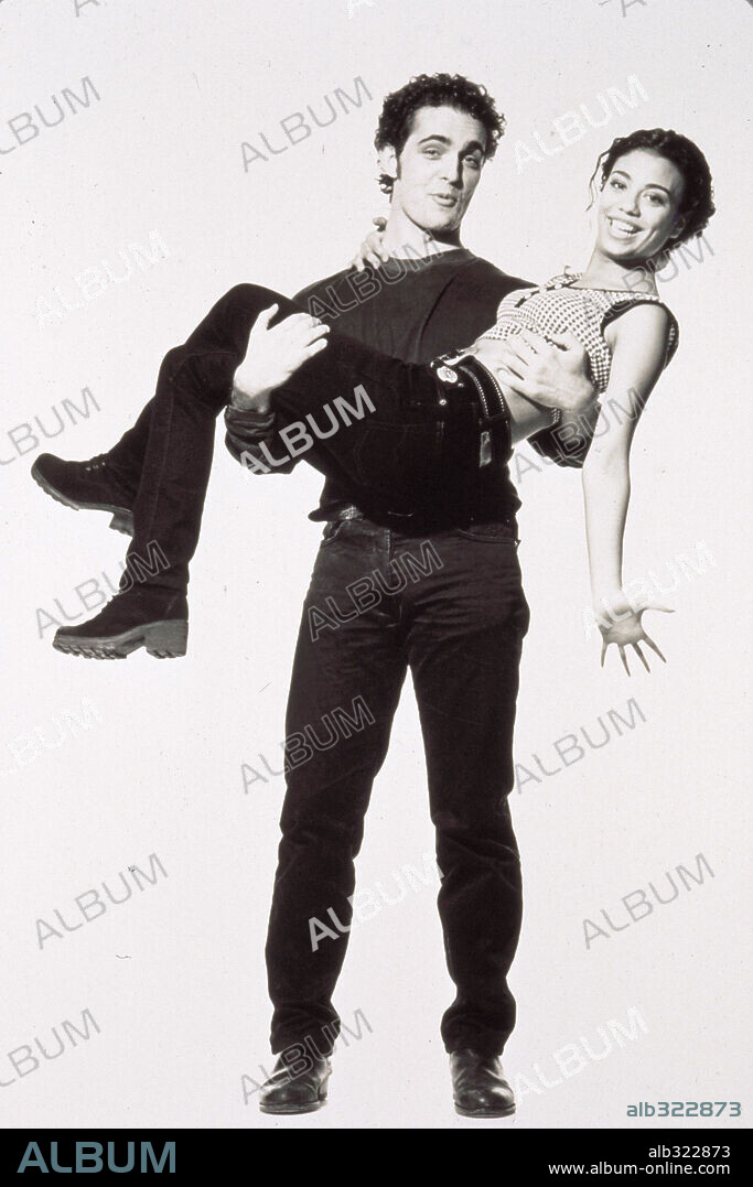 AMARA CARMONA y PEDRO ALONSO en ALMA GITANA, 1996, dirigida por CHUS GUTIERREZ. Copyright CANAL +.
