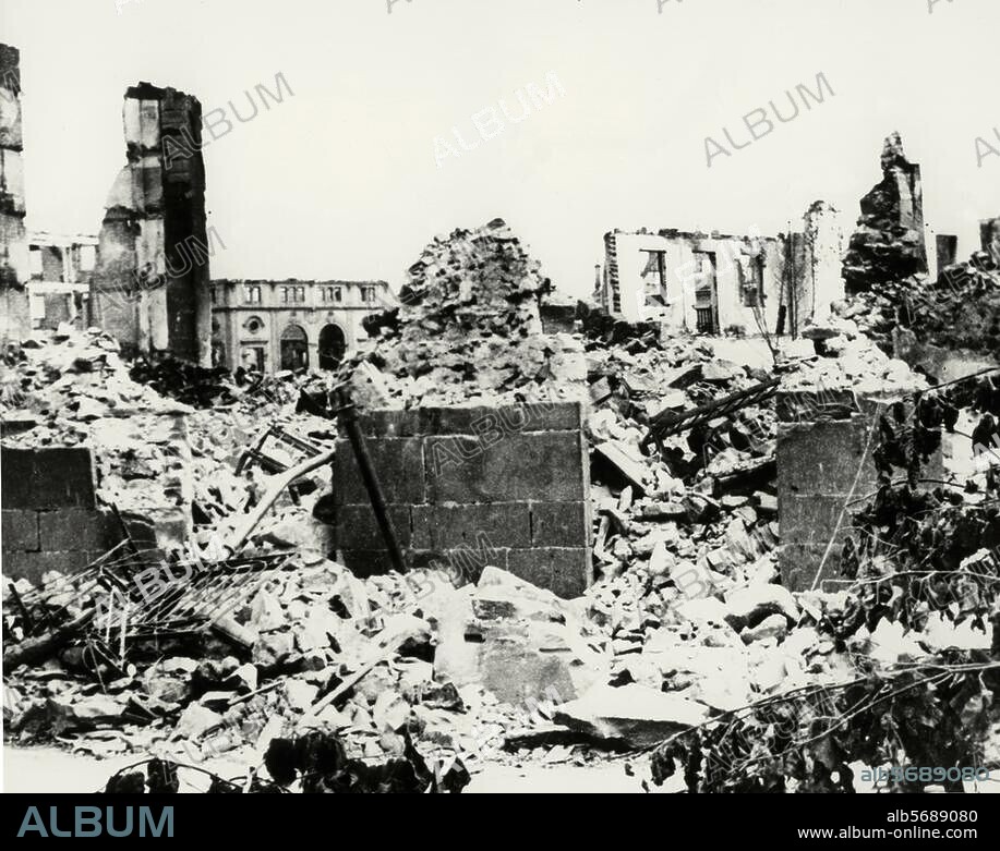 Spanischer Bürgerkrieg 1936-1939. Bombardierung der nordspanischen Stadt Guernica durch die deutsche "Legion Condor" am 24. April 1937, die durch den Luftangriff völlig zerstört wurde. Trümmer zerstörter Häuser nach dem Angriff. Foto, 7. Juni 1937.