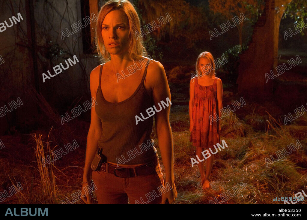 HILARY SWANK en LA COSECHA, 2007 (THE REAPING), dirigida por STEPHEN HOPKINS. Copyright WARNER BROS. PICTURES / PAGE, GENE.