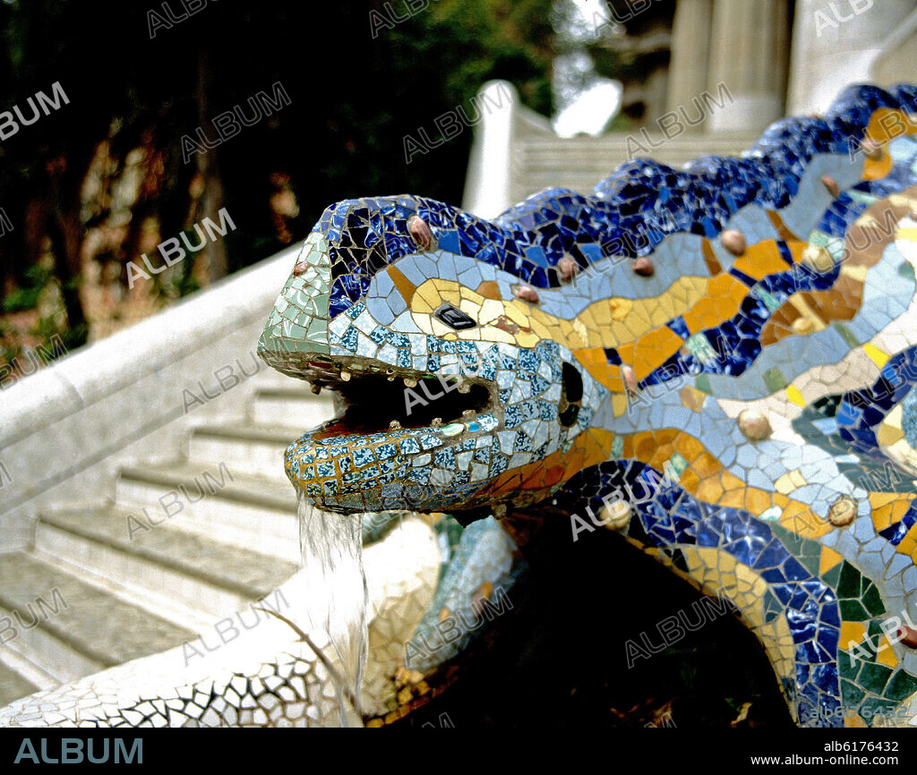 ANTONI GAUDÍ. LAGARTO O DRAGON CERAMICO MULTICOLOR - 1900/1914.