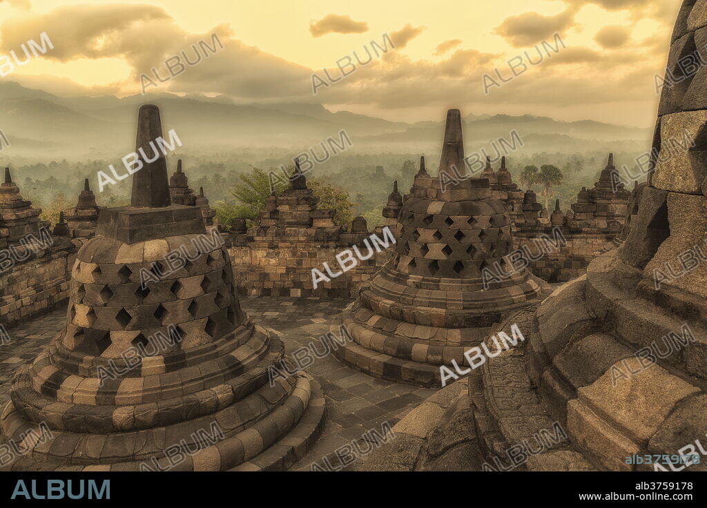 Borobudur Buddhist Temple, UNESCO World Heritage Site, Java, Indonesia, Southeast Asia, Asia.