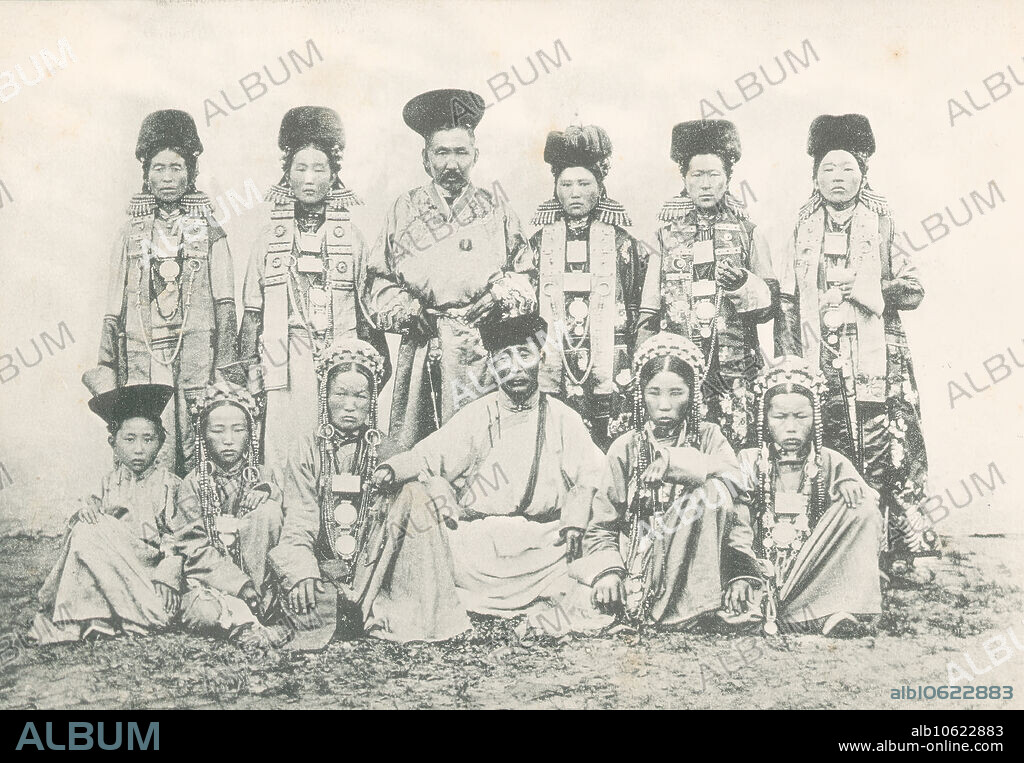 A group of Buryats and Buryat women from the Selenga district, 1904-1917. National Library of Russia.