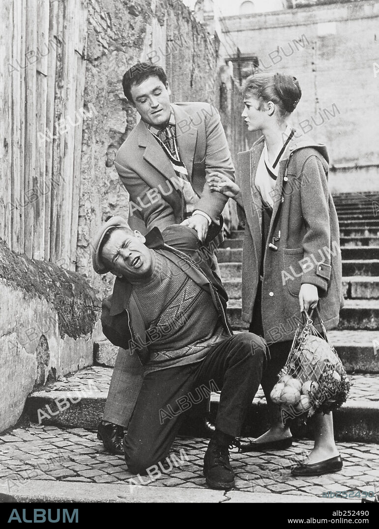 CARLA GRAVINA, RENATO SALVATORI y VITTORIO GASSMAN en RUFUFÚ, 1958 (I SOLITI IGNOTI), dirigida por MARIO MONICELLI. Copyright LUX FILM.