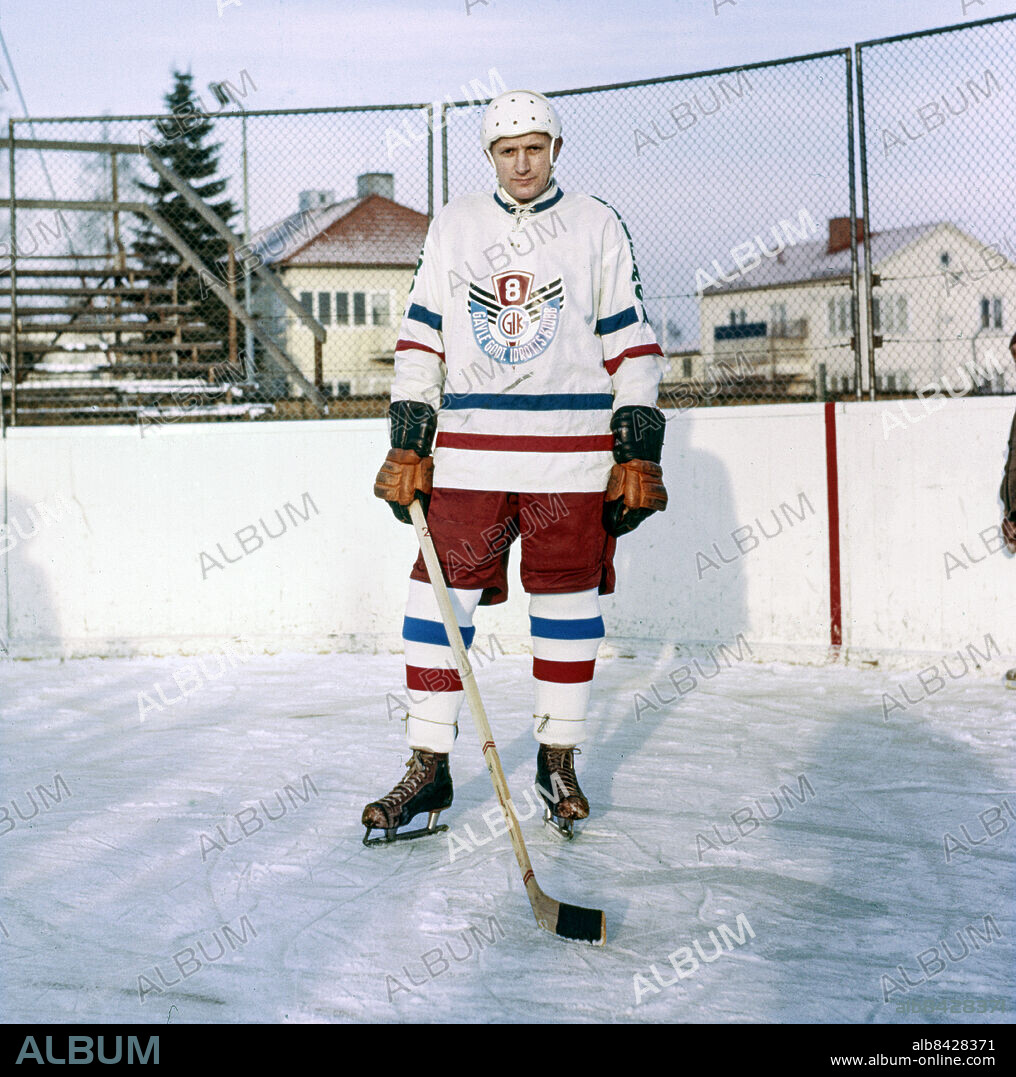 CA 1962 NOV. Ishockeyspelaren Hans "Stöveln" Öberg i Gävle GIK i samband med ishockeysäsongen 1962/1963.. Foto Expressen / TT / Kod: 192. **AFTONBLADET OUT**.