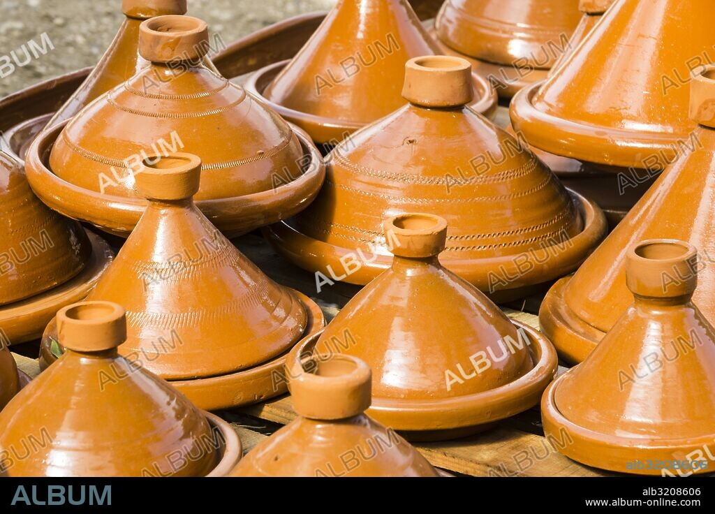 Tajines, cazuela de barro cocido, Tetuan, Marruecos, norte de Africa, continente africano.