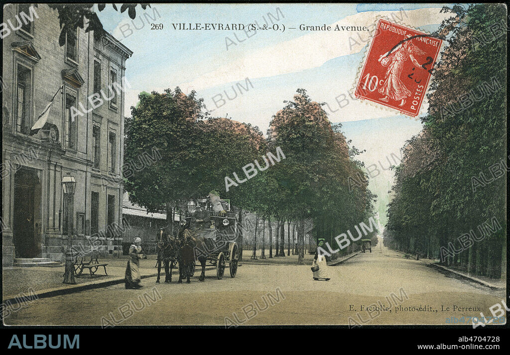 Ville-Evrard. Grande avenue de l'asile. Photographie par E. FACIOLLE pour une carte postale vers 1925. Credit : Coll. Roumieux/KHARBINE-TAPABOR.